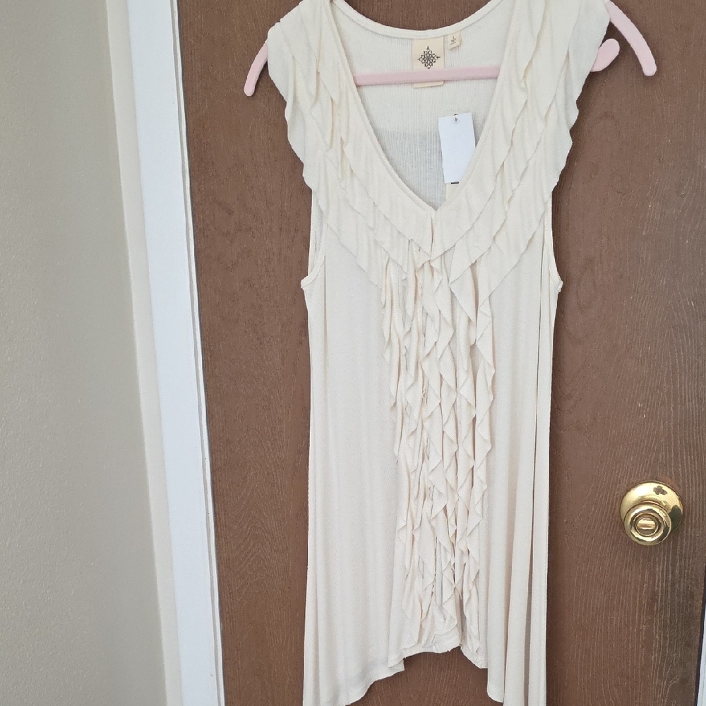 Chic Cream Ruffled Sleeveless Blouse